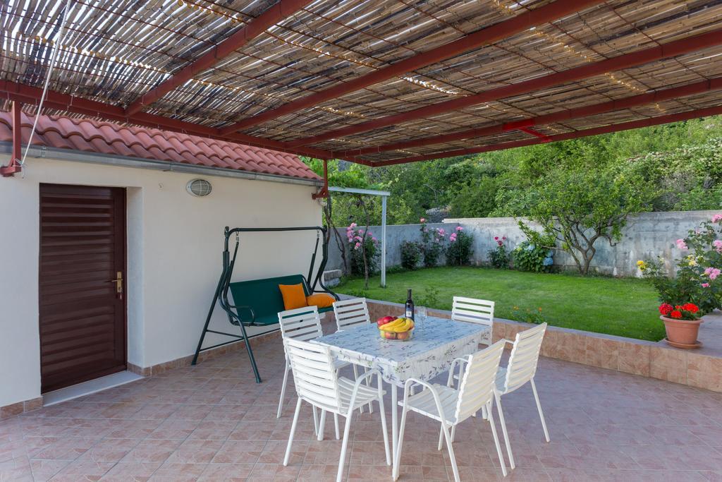Holiday Home Urlovic Gruda Екстер'єр фото