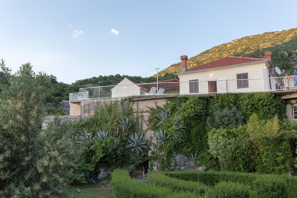 Holiday Home Urlovic Gruda Екстер'єр фото